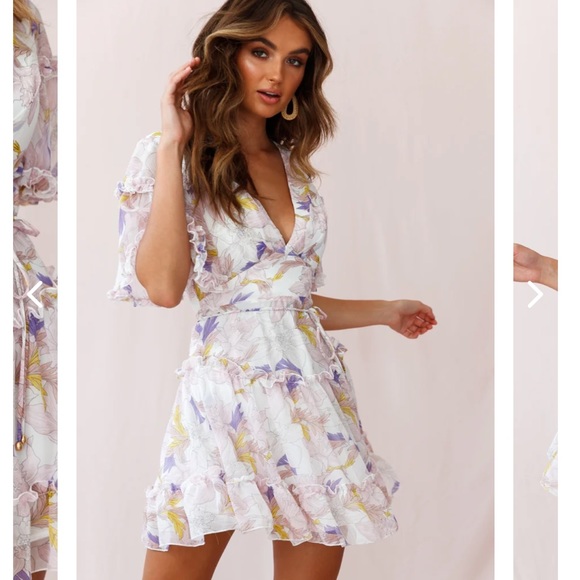 Selfie Leslie Dresses & Skirts - Selfie Leslie Psalm angel sleeve frill floral beautiful mini dress